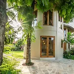 Villa Meraki, 6Br, Incl Breakfast, Heart Of Seminyak, Walking Distance To Restaurants, Bars And Shops, Tropical Garden