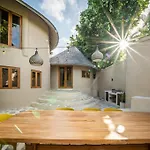 Villa Meraki, 6Br, Incl Breakfast, Heart Of Seminyak, Walking Distance To Restaurants, Bars And Shops, Tropical Garden