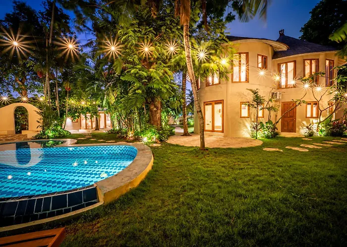 Villa Meraki, 6Br, Incl Breakfast, Heart Of Seminyak, Walking Distance To Restaurants, Bars And Shops, Tropical Garden