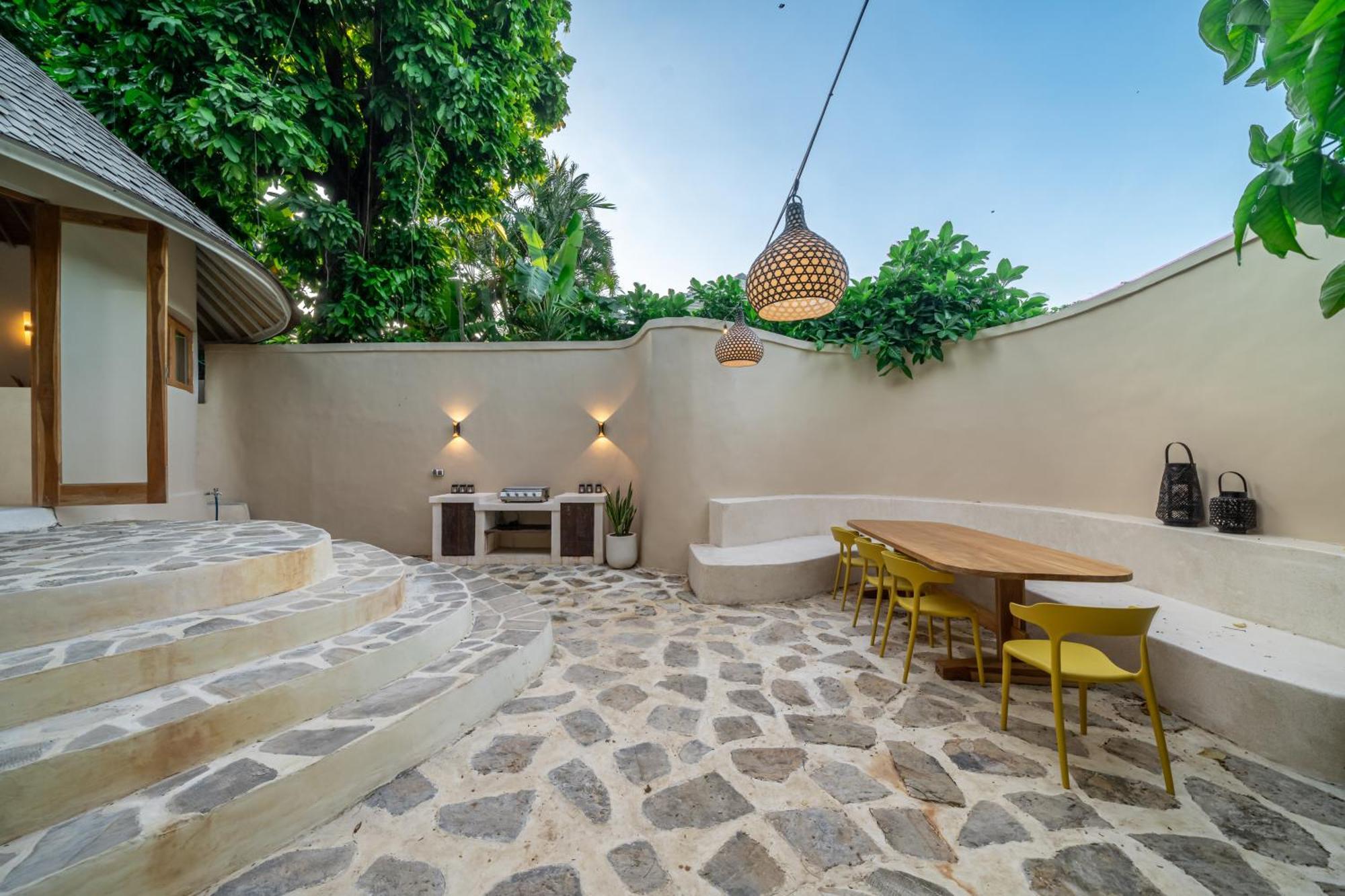 Villa Meraki, 6br, Incl Breakfast, Heart Of Seminyak, Walking Distance To Restaurants, Bars And Shops, Tropical Garden