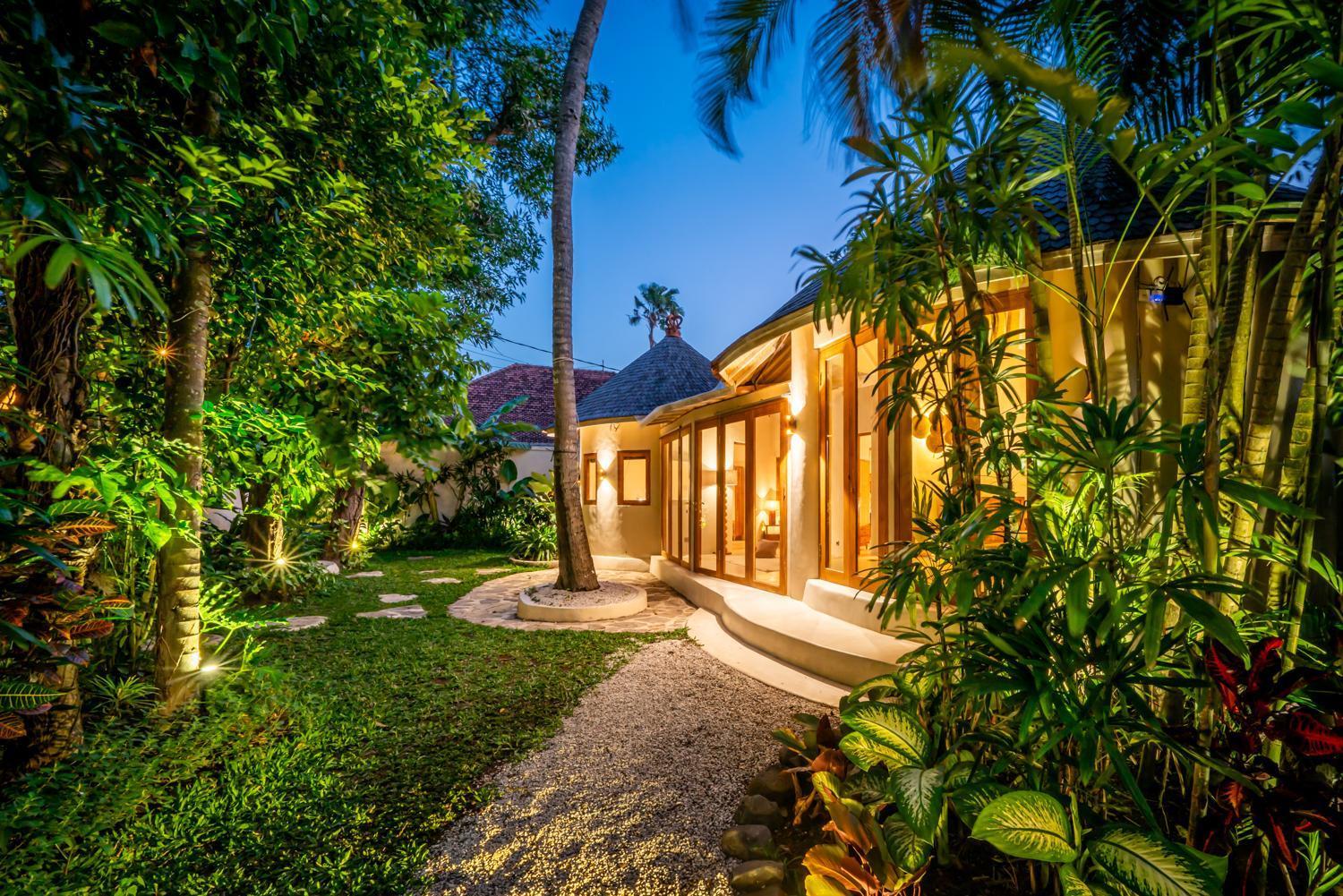 Meraki, 6br, Incl Breakfast, Heart Of Seminyak, Walking Distance To Restaurants, Bars And Shops, Tropical Garden Villa *