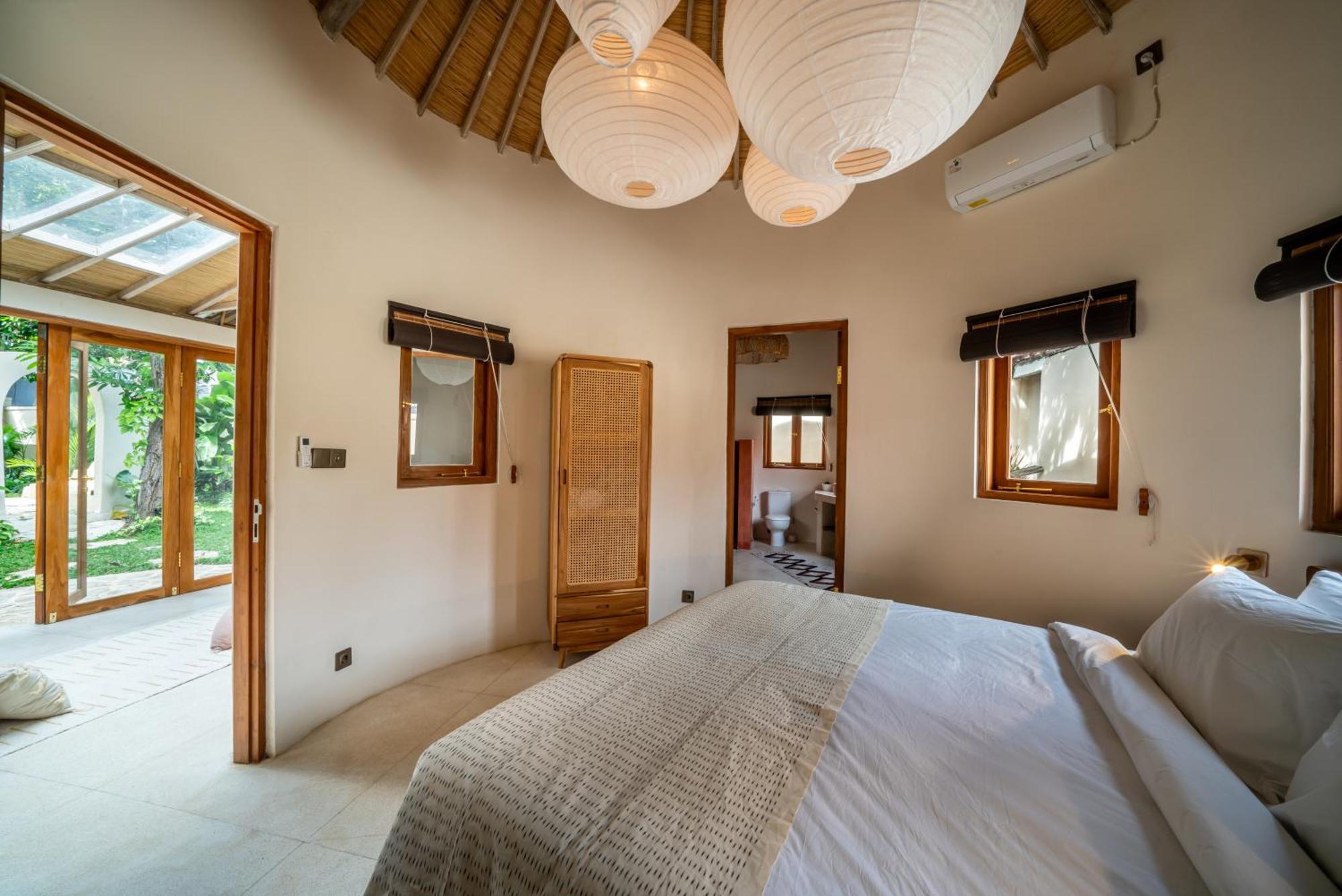 Villa Meraki, 6br, Incl Breakfast, Heart Of Seminyak, Walking Distance To Restaurants, Bars And Shops, Tropical Garden *