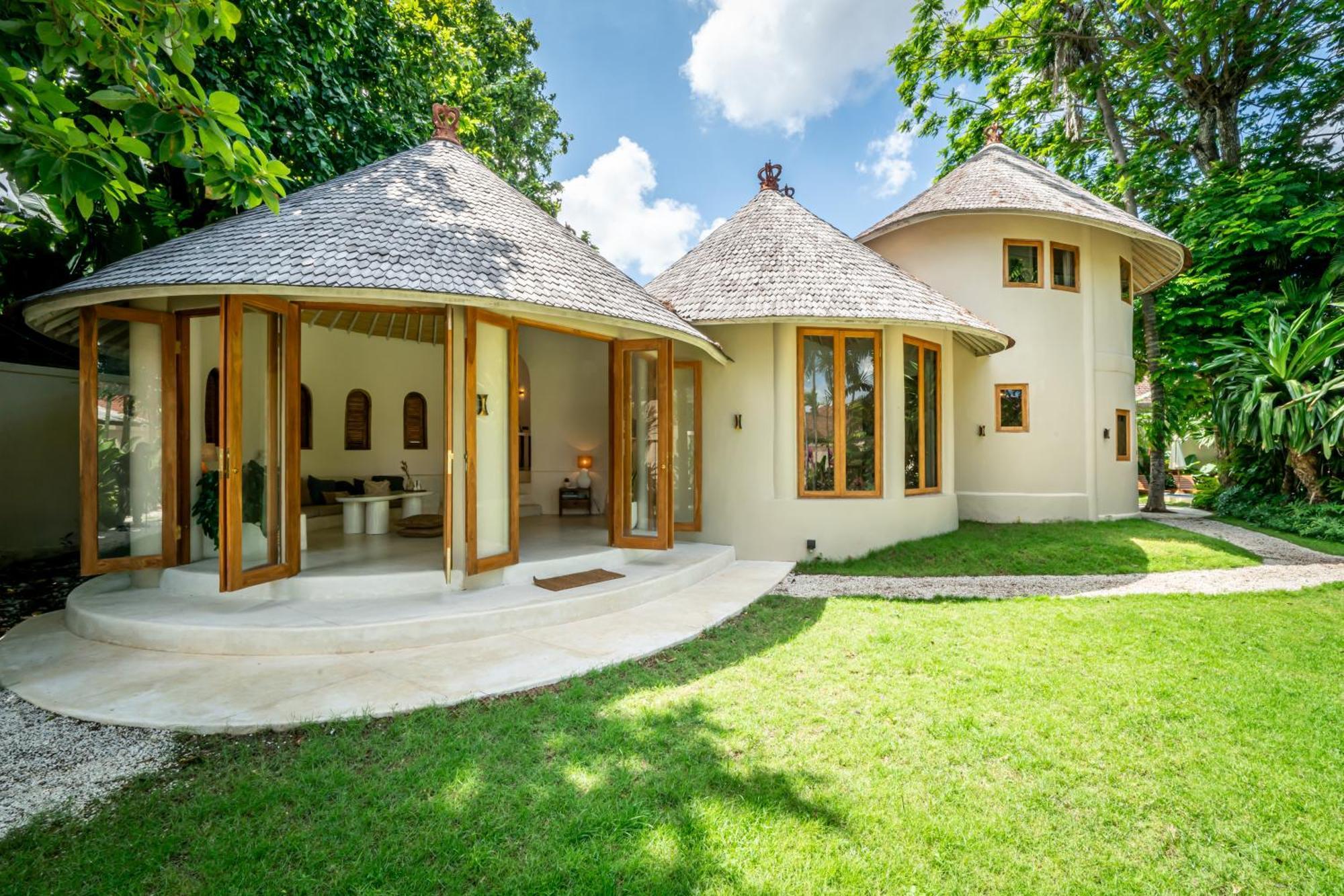 Villa Meraki, 6br, Incl Breakfast, Heart Of Seminyak, Walking Distance To Restaurants, Bars And Shops, Tropical Garden *