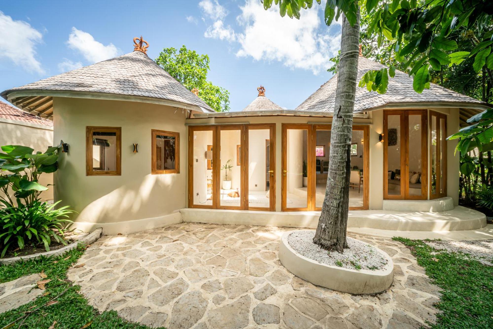 Villa Meraki, 6br, Incl Breakfast, Heart Of Seminyak, Walking Distance To Restaurants, Bars And Shops, Tropical Garden *