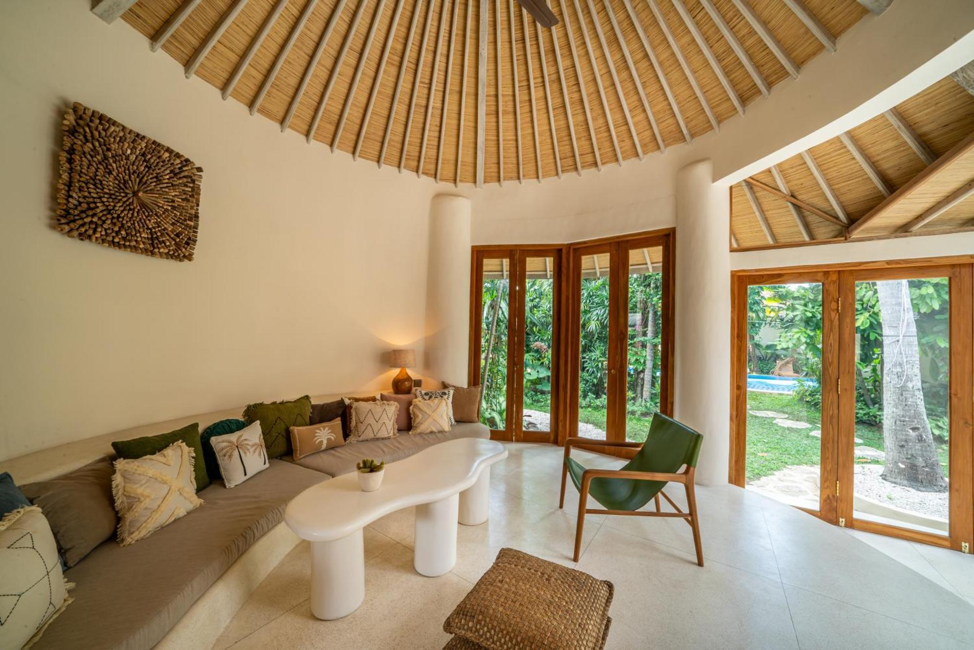 Villa Meraki, 6br, Incl Breakfast, Heart Of Seminyak, Walking Distance To Restaurants, Bars And Shops, Tropical Garden