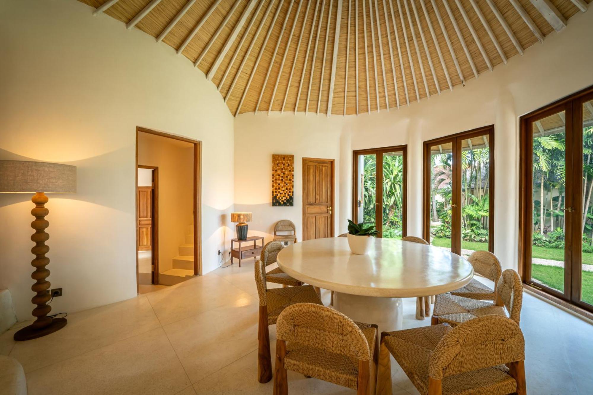 Villa Meraki, 6br, Incl Breakfast, Heart Of Seminyak, Walking Distance To Restaurants, Bars And Shops, Tropical Garden *