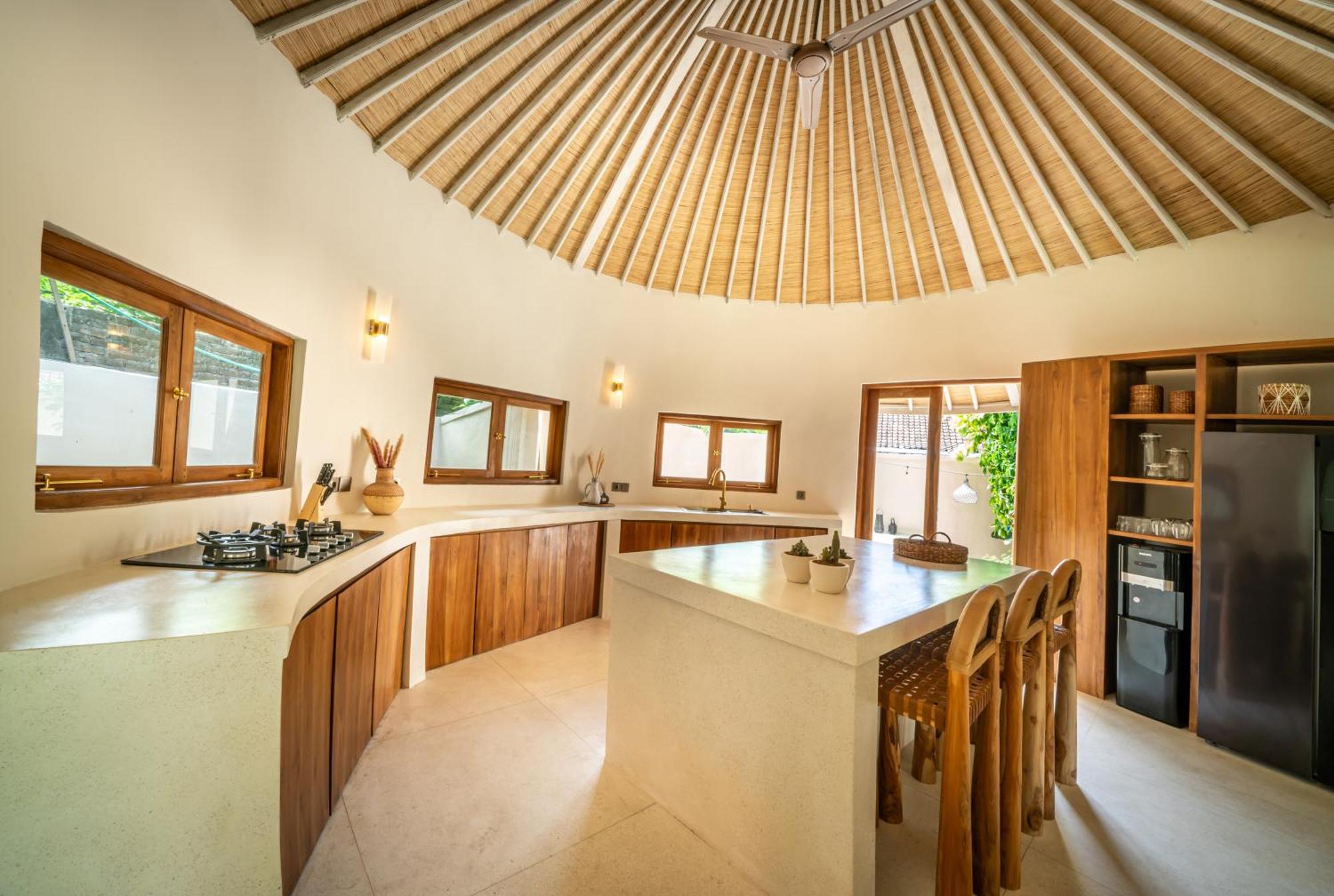 Villa Meraki, 6br, Incl Breakfast, Heart Of Seminyak, Walking Distance To Restaurants, Bars And Shops, Tropical Garden Seminyak (Bali)