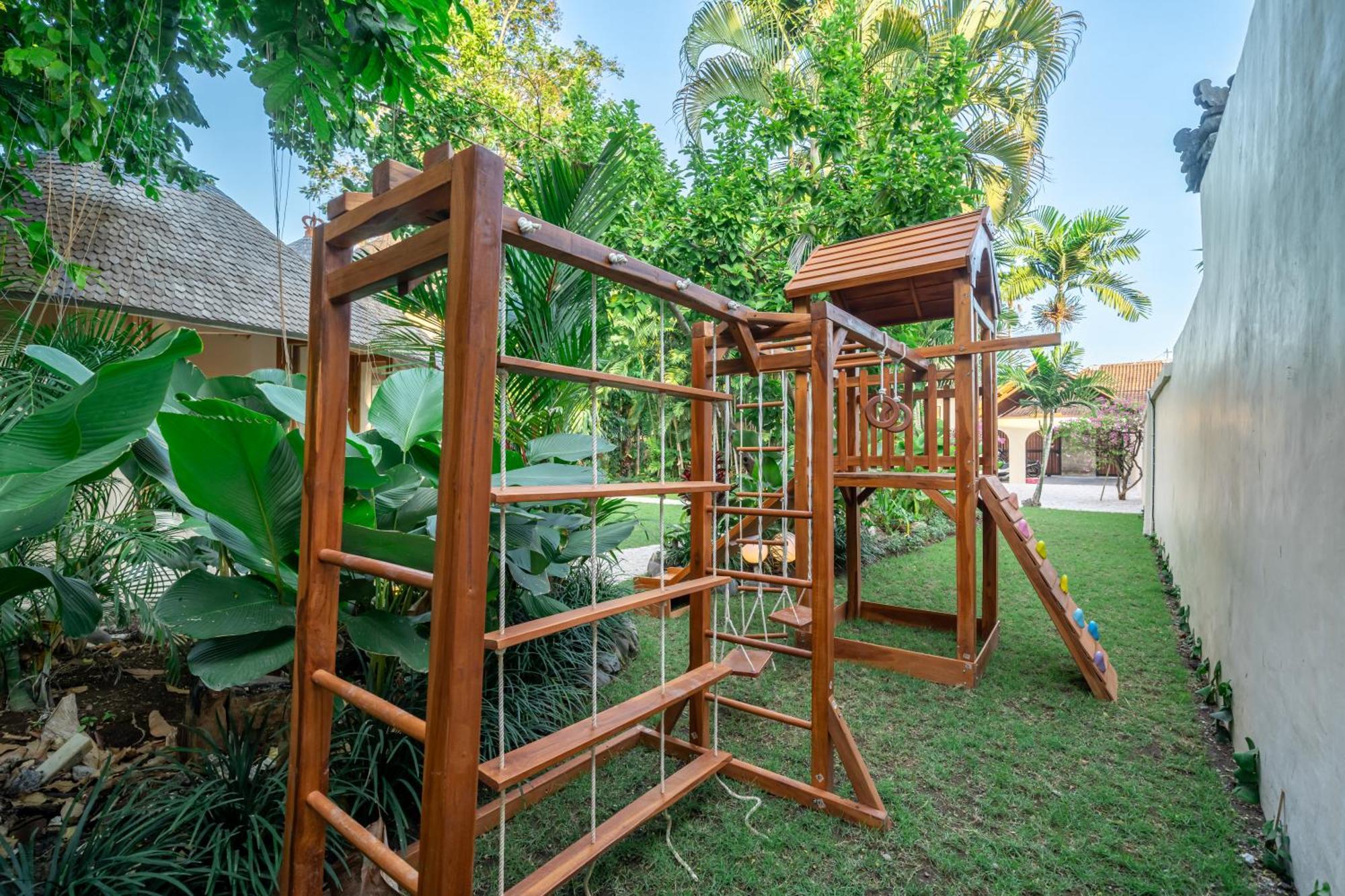 Villa Meraki, 6br, Incl Breakfast, Heart Of Seminyak, Walking Distance To Restaurants, Bars And Shops, Tropical Garden *