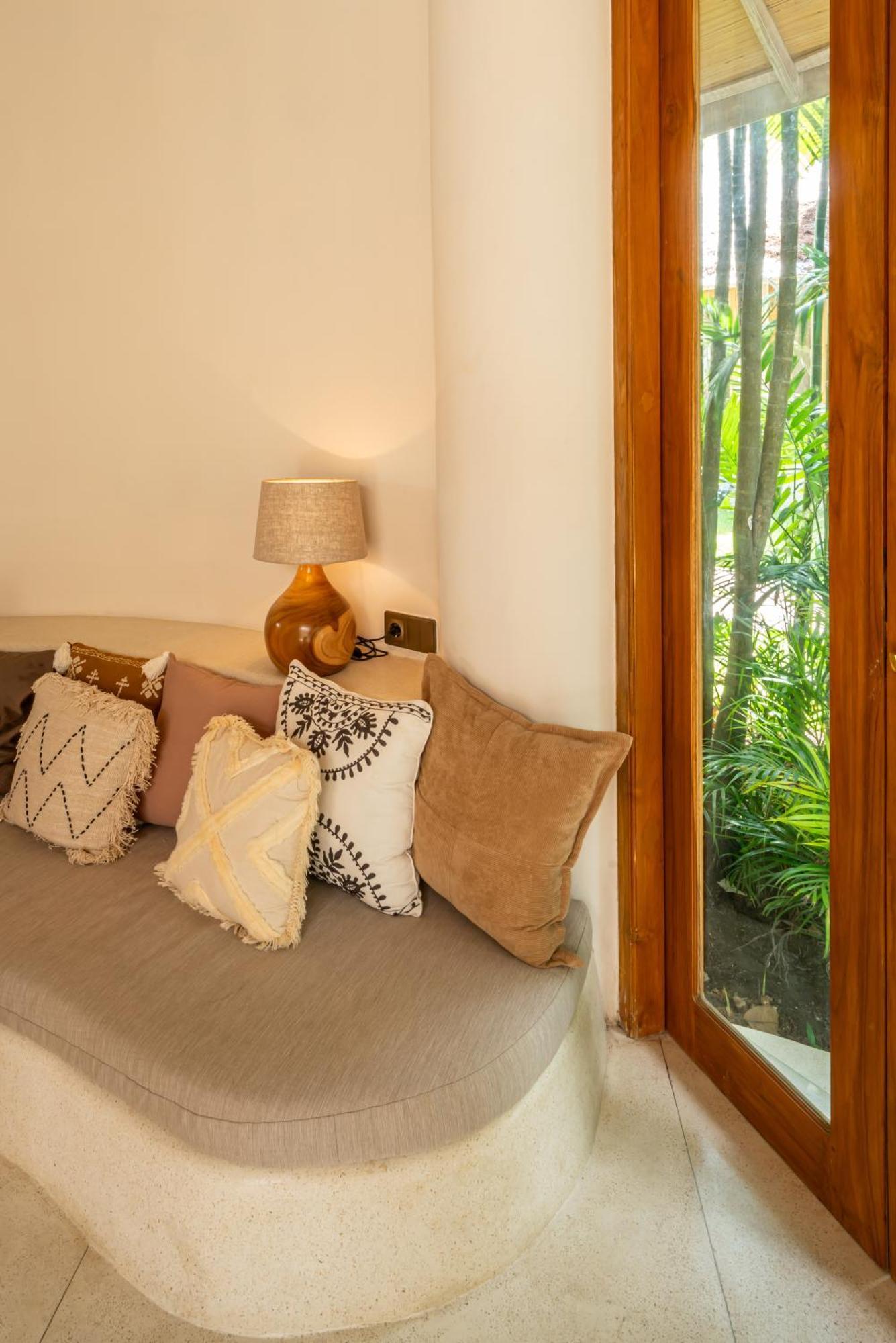 Villa Meraki, 6br, Incl Breakfast, Heart Of Seminyak, Walking Distance To Restaurants, Bars And Shops, Tropical Garden Seminyak (Bali)