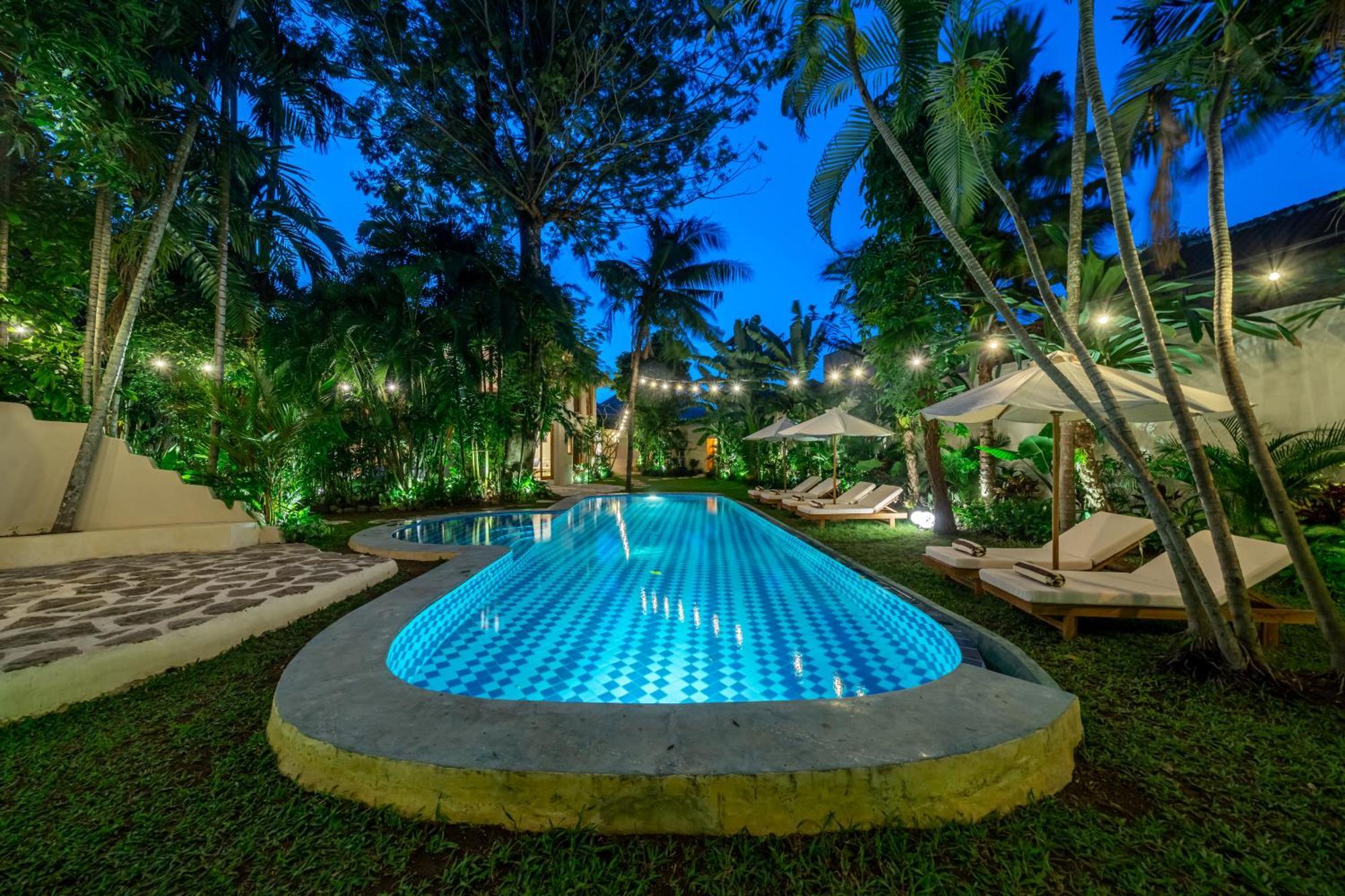 Villa Meraki, 6br, Incl Breakfast, Heart Of Seminyak, Walking Distance To Restaurants, Bars And Shops, Tropical Garden