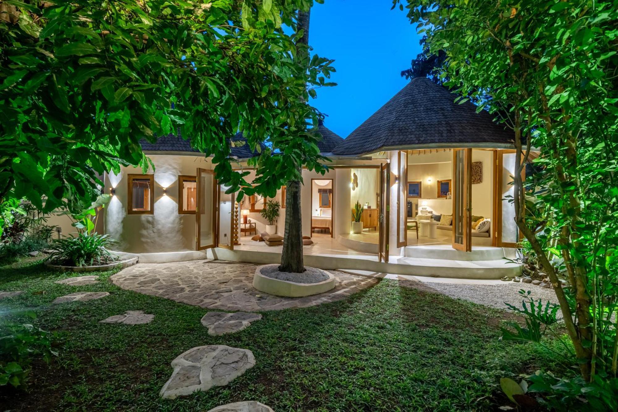 Meraki, 6br, Incl Breakfast, Heart Of Seminyak, Walking Distance To Restaurants, Bars And Shops, Tropical Garden *