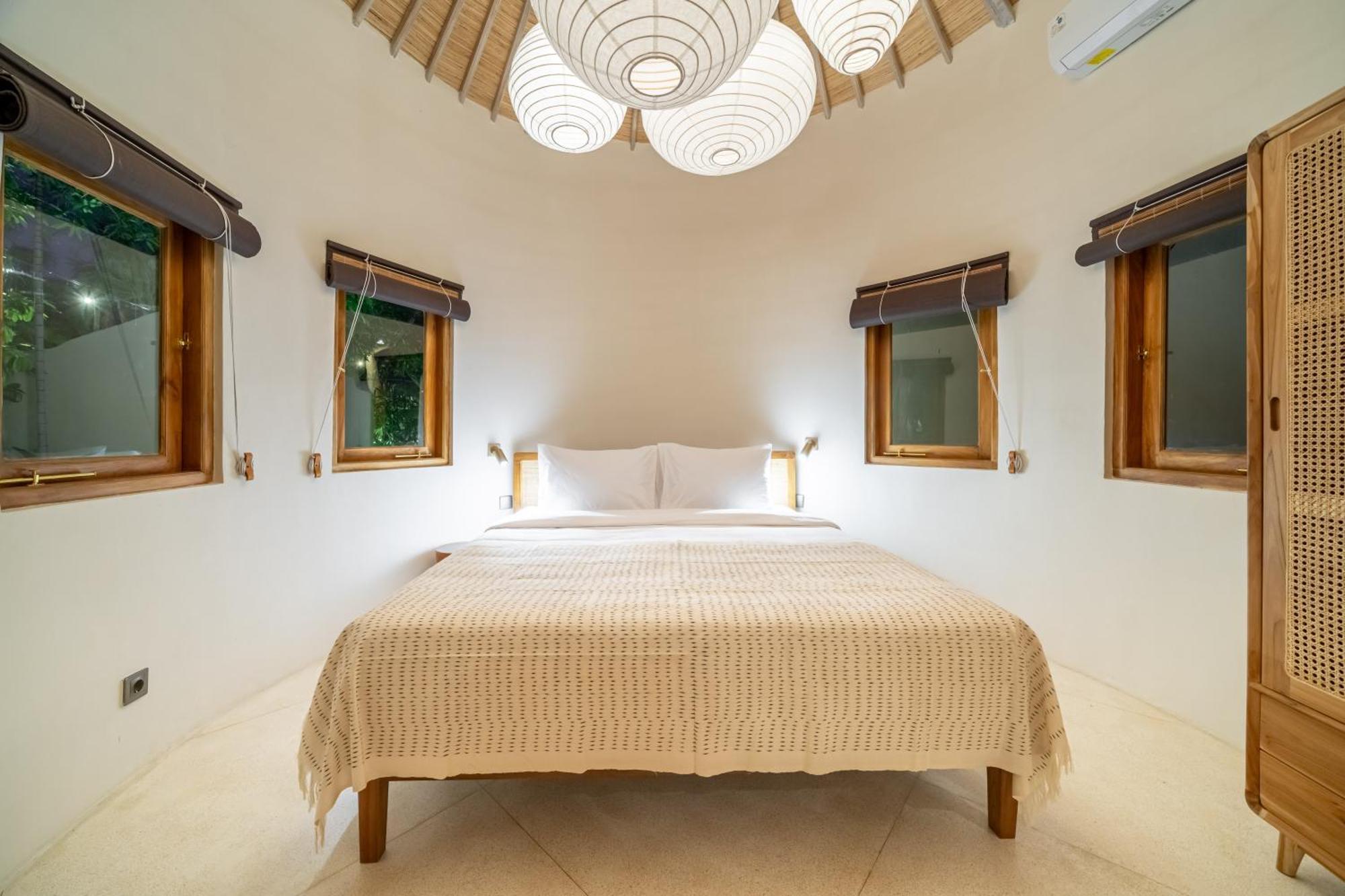 Villa Meraki, 6br, Incl Breakfast, Heart Of Seminyak, Walking Distance To Restaurants, Bars And Shops, Tropical Garden *