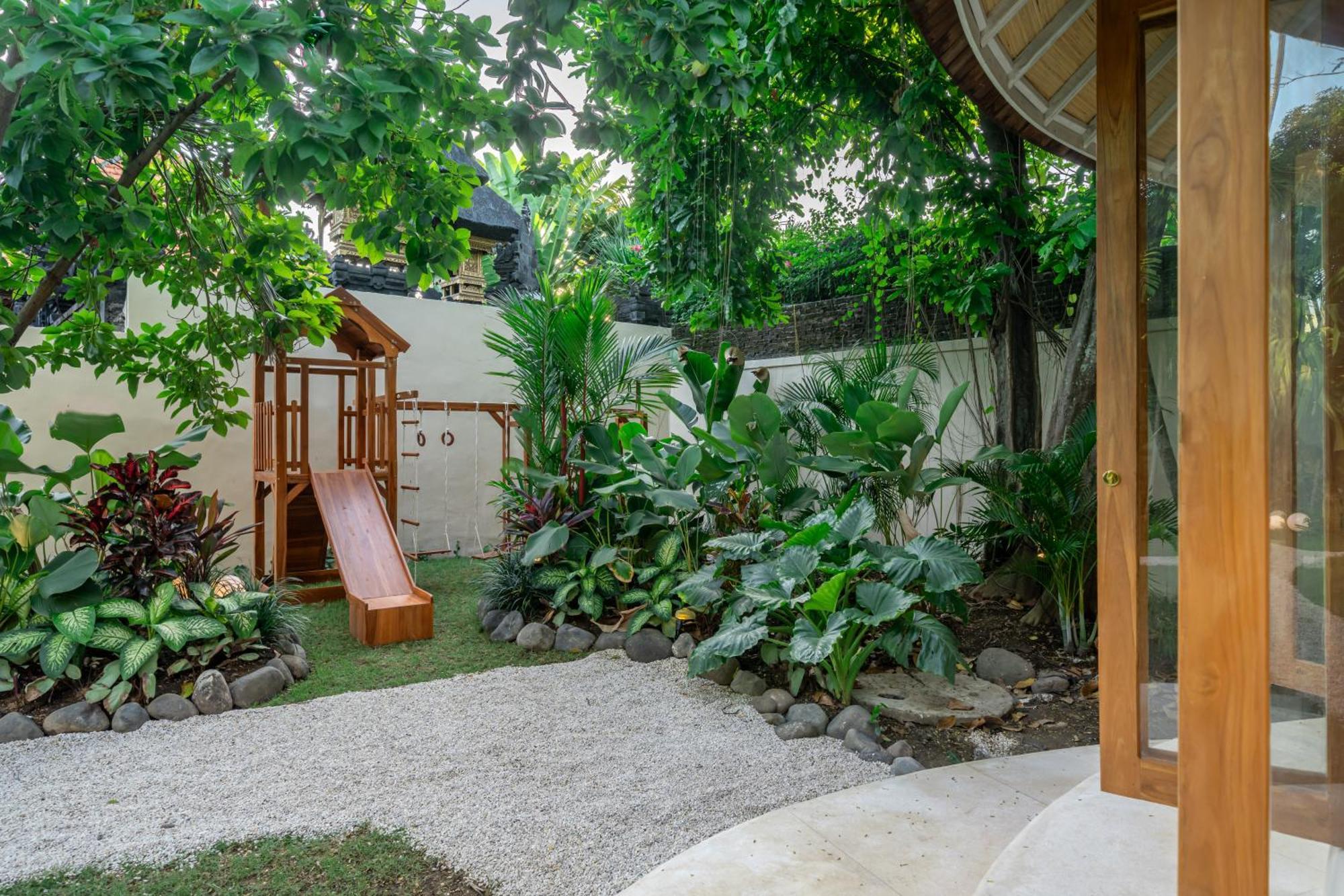 Meraki, 6br, Incl Breakfast, Heart Of Seminyak, Walking Distance To Restaurants, Bars And Shops, Tropical Garden *