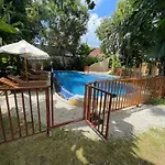 Villa Meraki, 6Br, Incl Breakfast, Heart Of Seminyak, Walking Distance To Restaurants, Bars And Shops, Tropical Garden